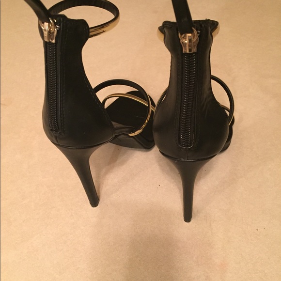 bebe heels you can zip and unzip the back - Picture 3 of 5